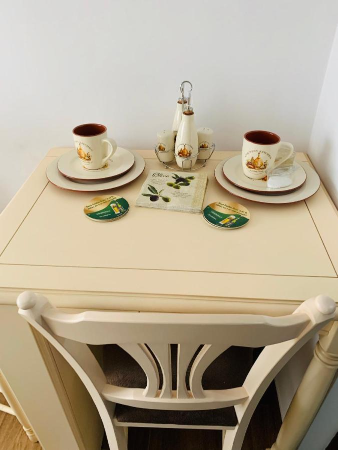 Garsoniera Lux Centru Pietonal Tirgu - Jiu Appartement Târgu Jiu Buitenkant foto