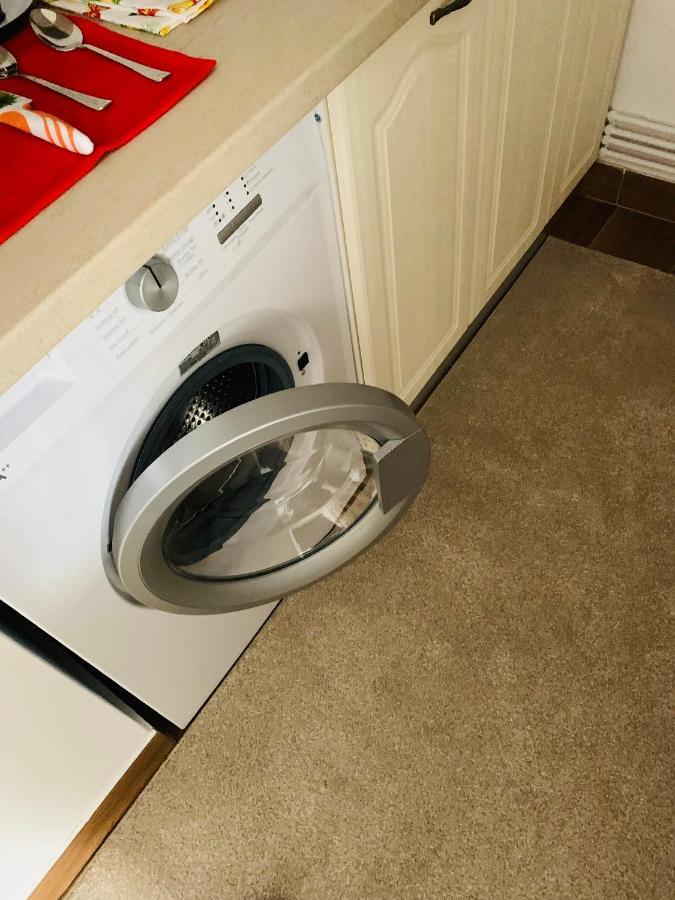 Garsoniera Lux Centru Pietonal Tirgu - Jiu Appartement Târgu Jiu Buitenkant foto