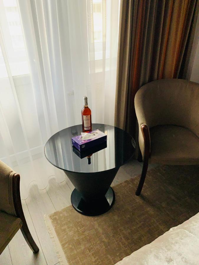 Garsoniera Lux Centru Pietonal Tirgu - Jiu Appartement Târgu Jiu Buitenkant foto