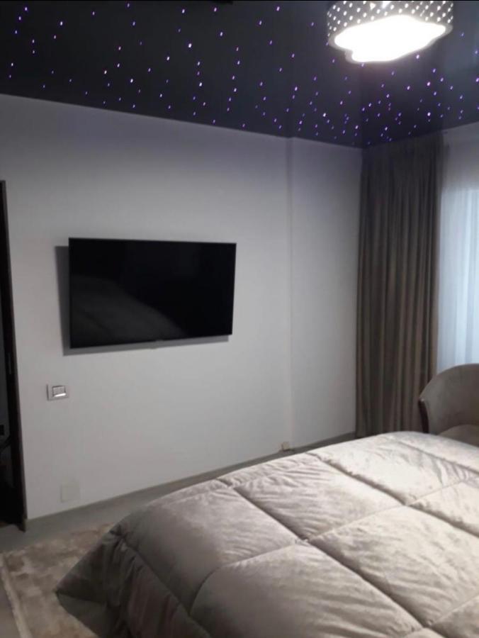 Garsoniera Lux Centru Pietonal Tirgu - Jiu Appartement Târgu Jiu Buitenkant foto