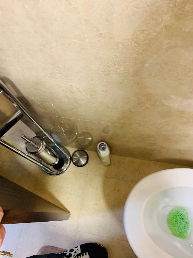 Garsoniera Lux Centru Pietonal Tirgu - Jiu Appartement Târgu Jiu Buitenkant foto