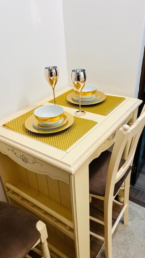 Garsoniera Lux Centru Pietonal Tirgu - Jiu Appartement Târgu Jiu Buitenkant foto